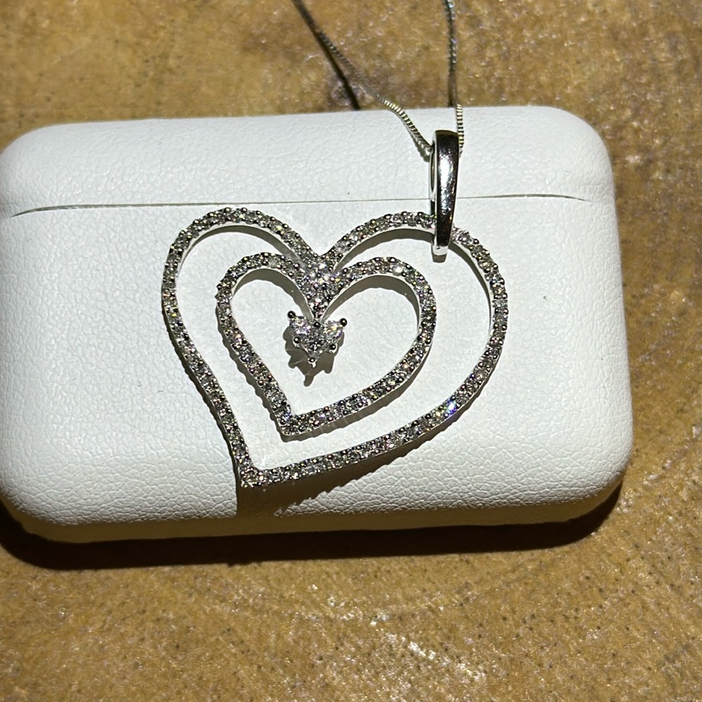 14 karat gold heart necklace with sparkling diamonds